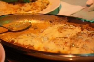 Filé de pintado a urucum. Prato típico de Mato Grosso do Sul