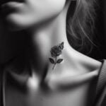 Tatuagem feminina no pescoço. Tatuagens