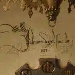 O casal Arnolfini. Detalhe da assinatura de Jan van Eyck.